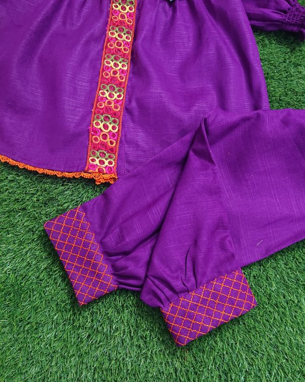 Khaddar 2 pc - Image 3